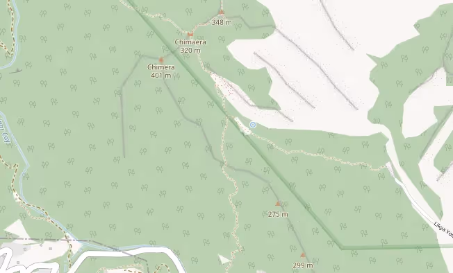 Uitsnede van een kaart met een pin op Yanartaş, op de helling boven het dorp Çıralı